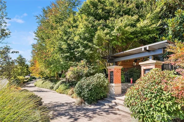 $6,200 | 10410 Northeast 12th Street, Unit 106, Bellevue, WA 98004