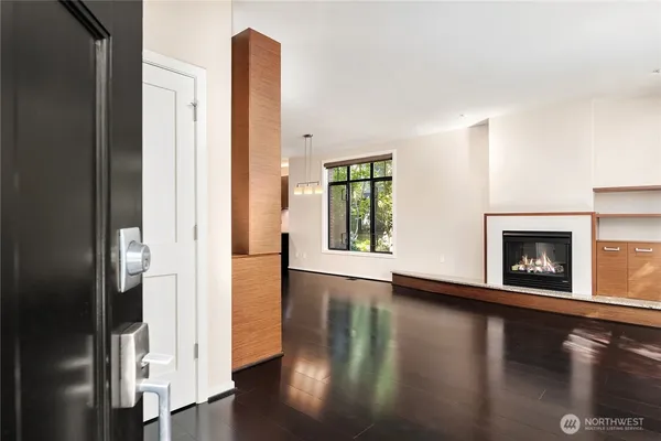 $6,200 | 10410 Northeast 12th Street, Unit 106, Bellevue, WA 98004