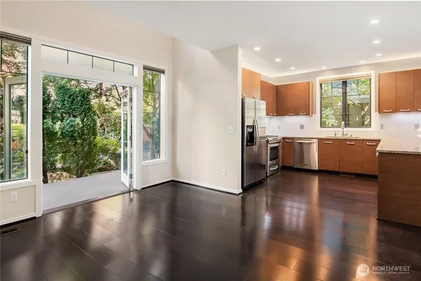 $6,200 | 10410 Northeast 12th Street, Unit 106, Bellevue, WA 98004