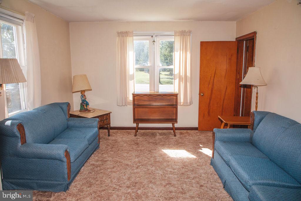 383 Elk Road Monroeville, NJ 08343 - Photo 5 of 25 a living room with furniture and a window