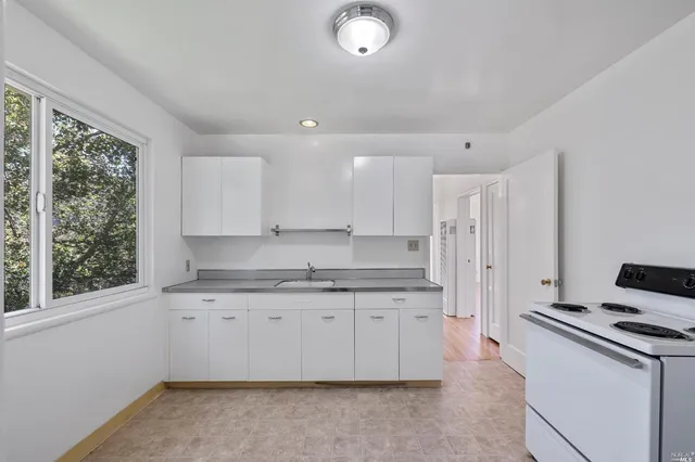 $2,195 | 343 Somerset Road, Oakland, CA 94611