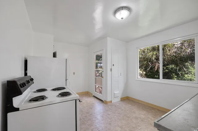 $2,195 | 343 Somerset Road, Oakland, CA 94611