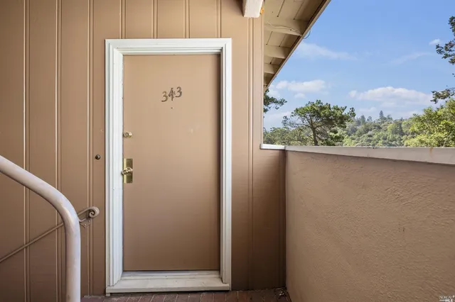 $2,195 | 343 Somerset Road, Oakland, CA 94611