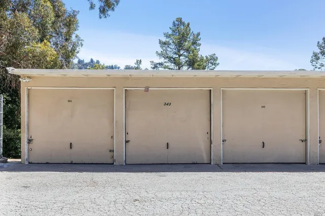 $2,195 | 343 Somerset Road, Oakland, CA 94611