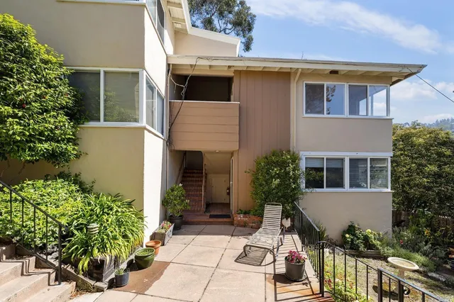 $2,195 | 343 Somerset Road, Oakland, CA 94611