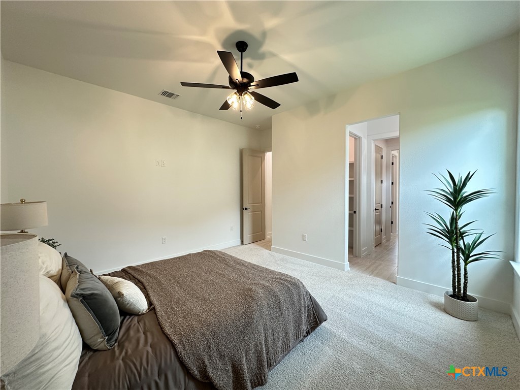 430 Dos Rios Drive Belton, TX 76513 - Photo 26 of 48 a bedroom with a bed and a potted plant