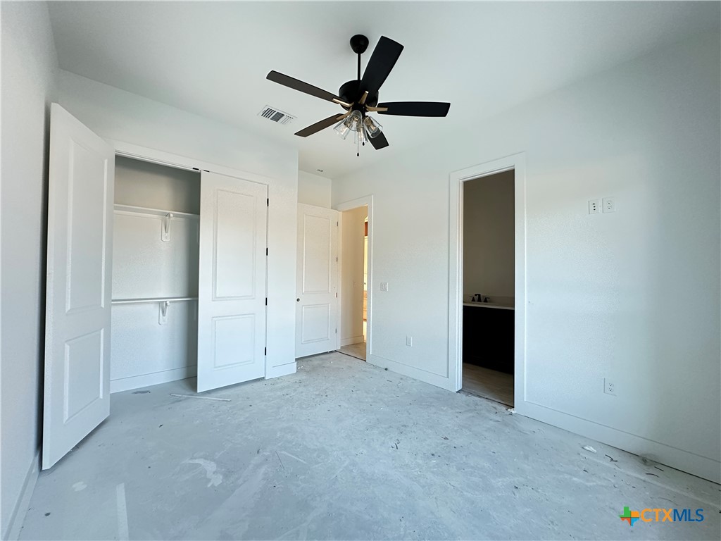 430 Dos Rios Drive Belton, TX 76513 - Photo 26 of 29 an empty room with closet and windows