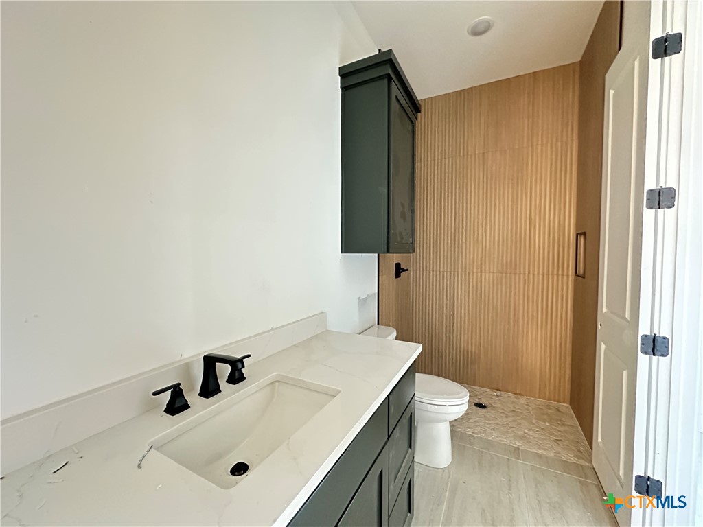 430 Dos Rios Drive Belton, TX 76513 - Photo 27 of 29 a bathroom with a sink a toilet and shower