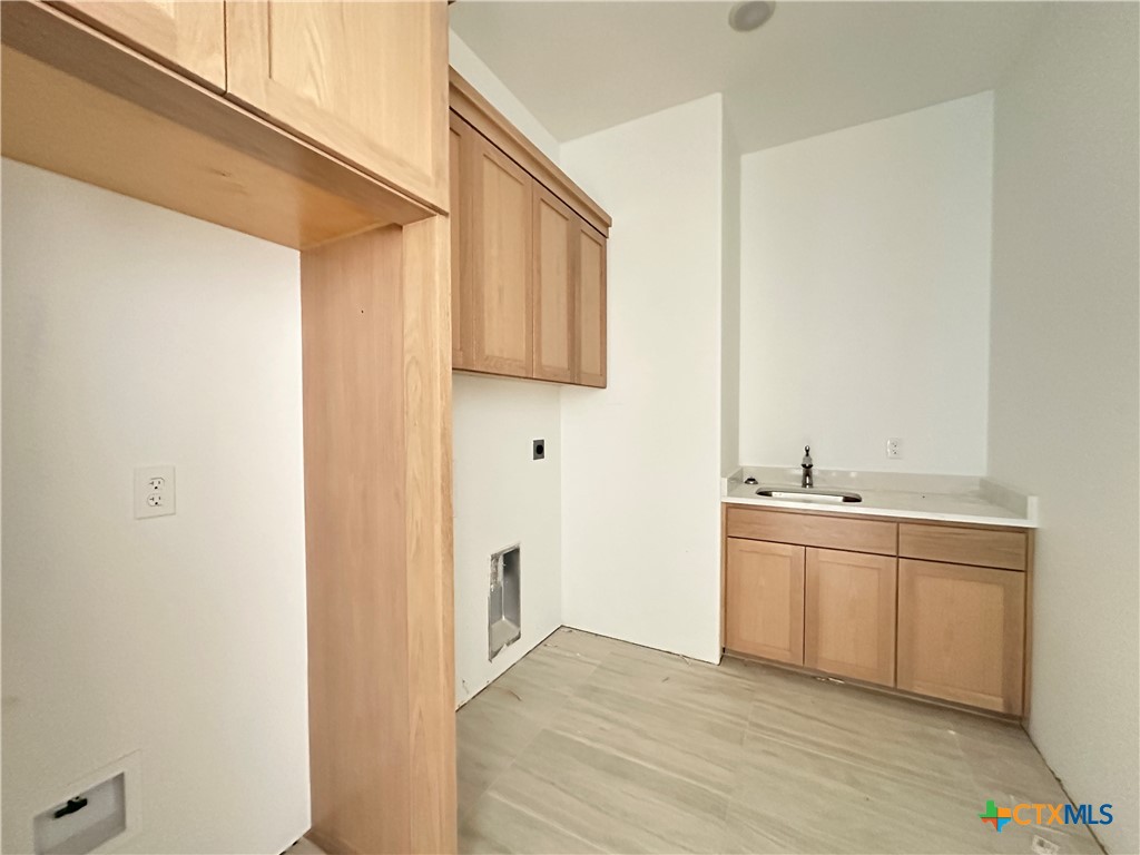 430 Dos Rios Drive Belton, TX 76513 - Photo 28 of 29 a bathroom with a sink and a mirror