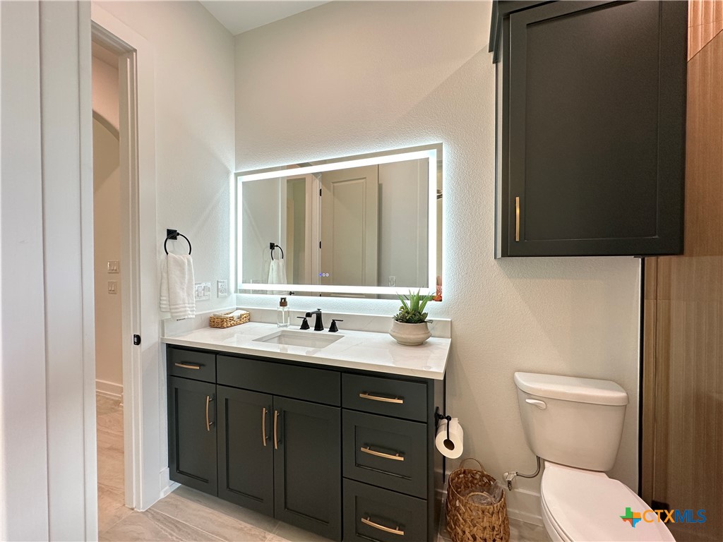 430 Dos Rios Drive Belton, TX 76513 - Photo 29 of 48 a bathroom with a toilet a sink and mirror