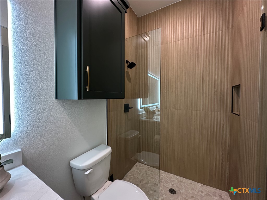 430 Dos Rios Drive Belton, TX 76513 - Photo 30 of 48 a bathroom with a toilet and a shower