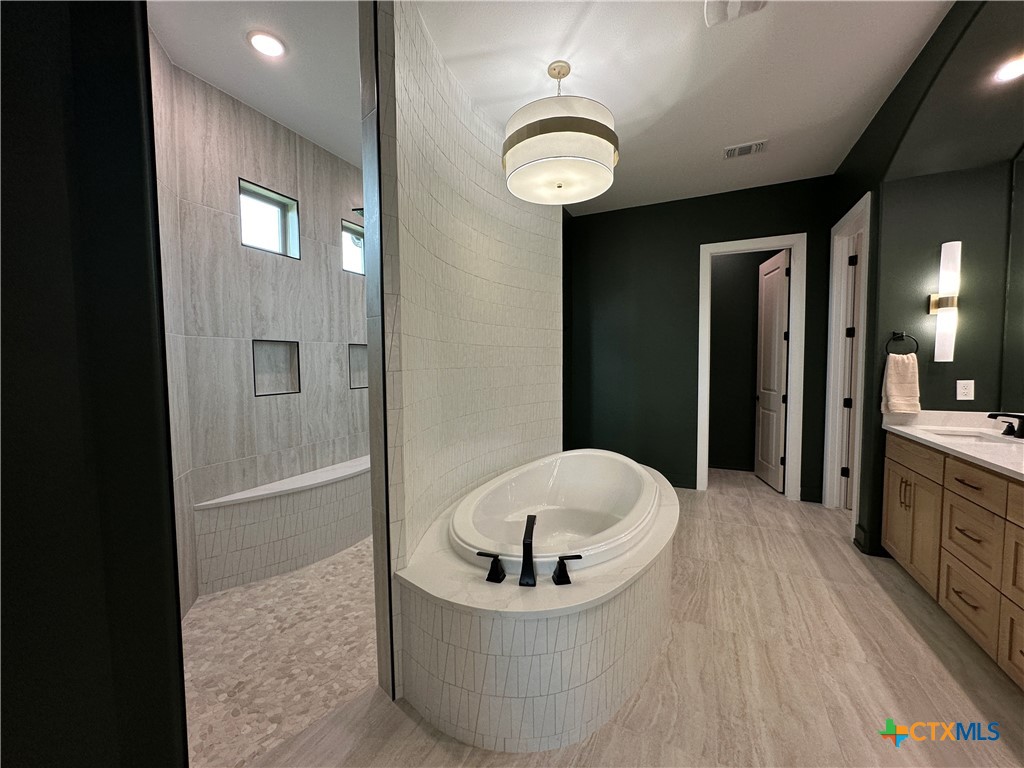 430 Dos Rios Drive Belton, TX 76513 - Photo 37 of 48 a bathroom with a tub and mirror