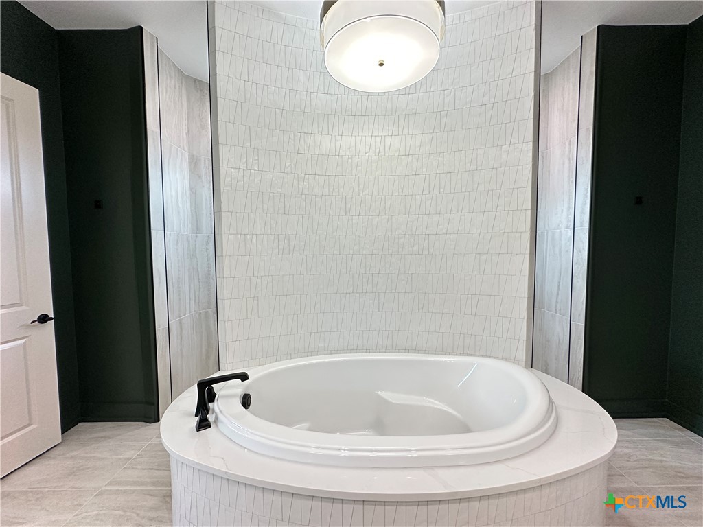 430 Dos Rios Drive Belton, TX 76513 - Photo 38 of 48 a bathroom with a tub and shower