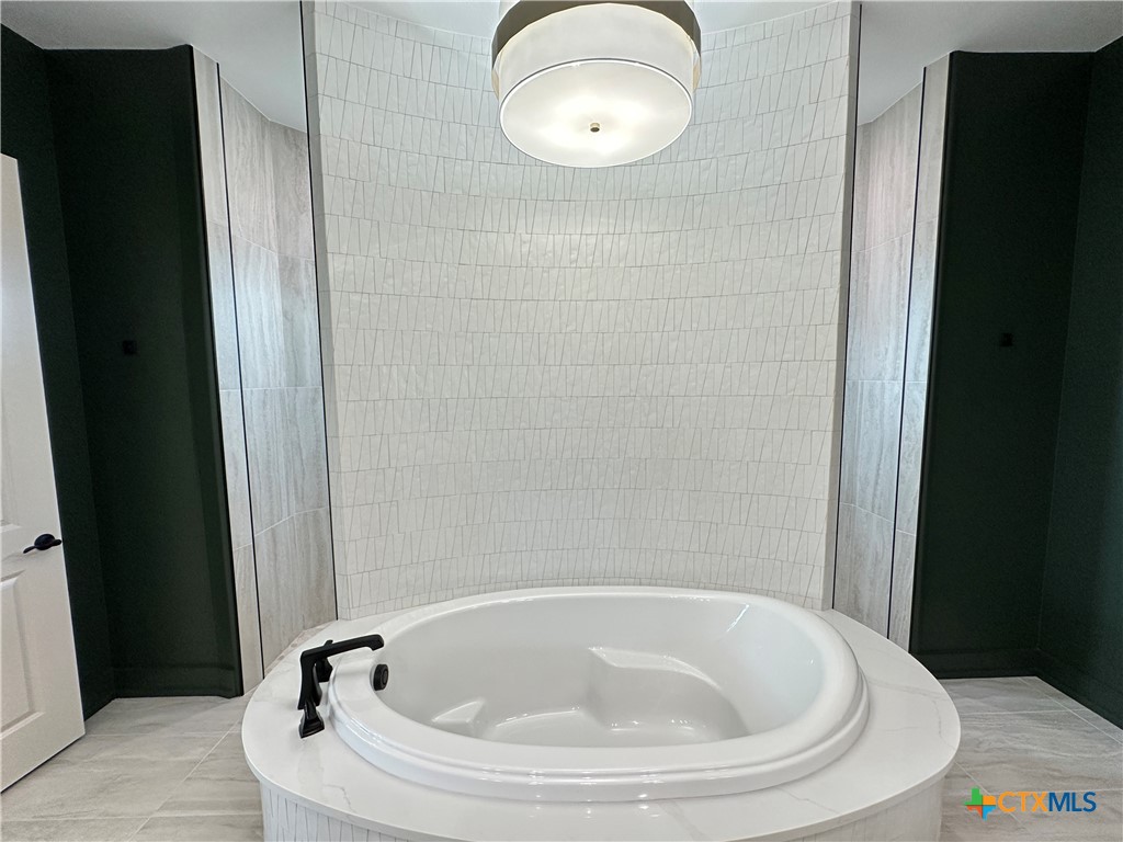 430 Dos Rios Drive Belton, TX 76513 - Photo 39 of 48 a bathroom with a sink