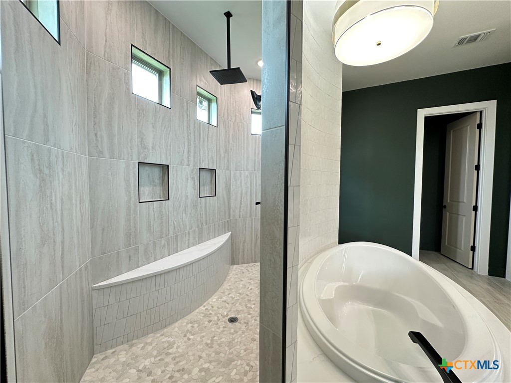 430 Dos Rios Drive Belton, TX 76513 - Photo 46 of 48 a bathroom with a bathtub and a sink