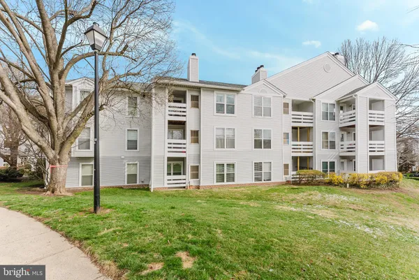 $345,000 | 10300 Appalachian Circle, Unit 208, Oakton, VA 22124