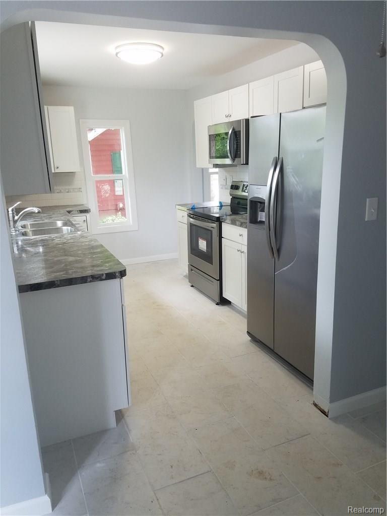 8062 Davison Road Davison, MI 48423 - Photo 15 of 18 20180608_151806.jpg