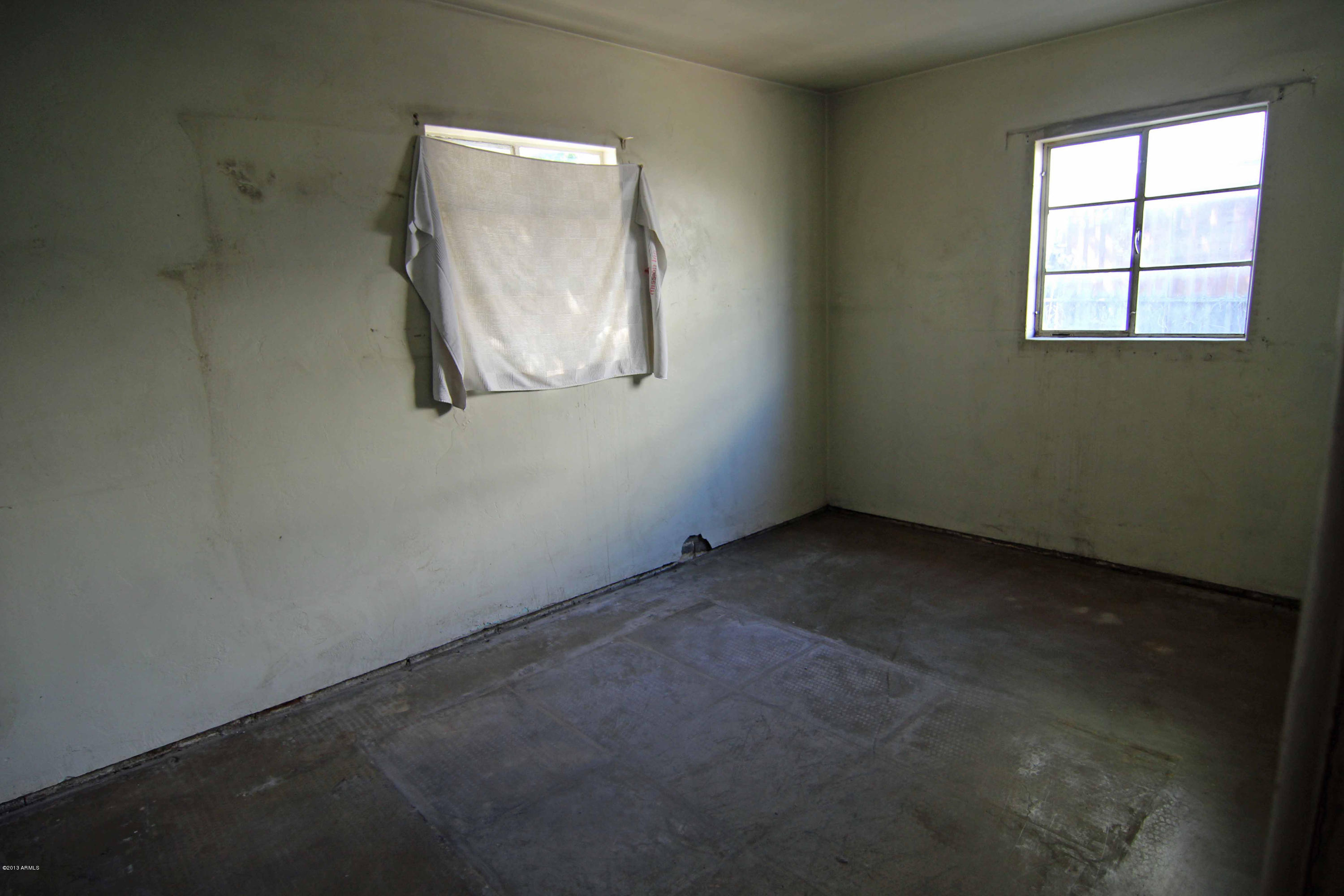 1518 West Roeser Road Phoenix, AZ 85041 - Photo 8 of 10 12