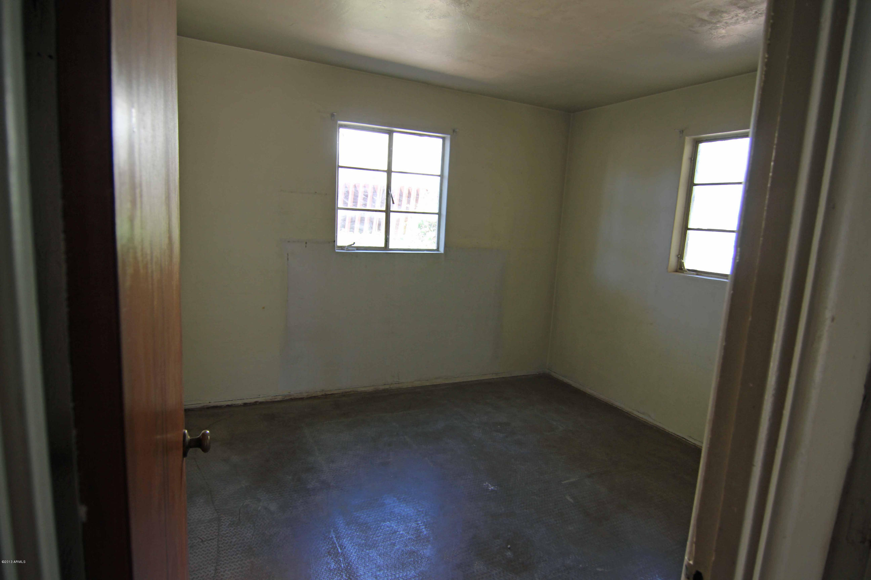 1518 West Roeser Road Phoenix, AZ 85041 - Photo 9 of 10 13