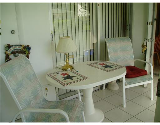 5300 Washington Street, Unit G123 Hollywood, FL 33021 - Photo 7 of 9 a view of a dining room with furniture