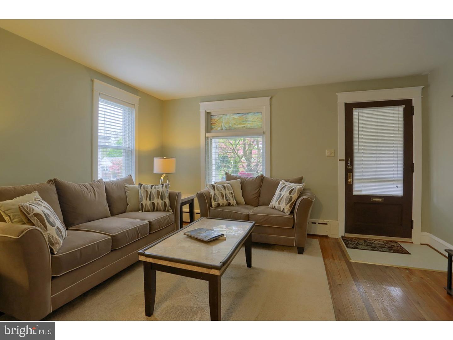 332 West Walnut Street Reading, PA 19607 - Photo 6 of 24 Living Room