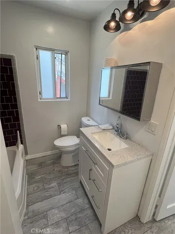 $2,000 | 3112 Washington Boulevard, Venice, CA 90291