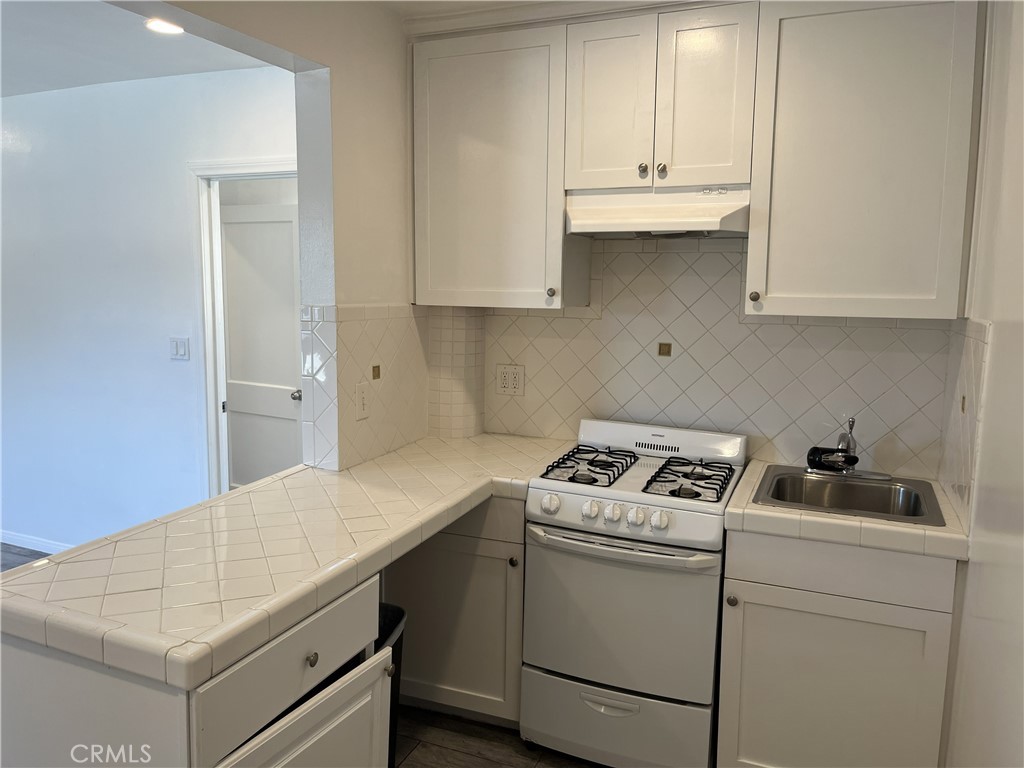 3112 Washington Boulevard Venice, CA 90291 - Photo 5 of 13 a room with storage and utility