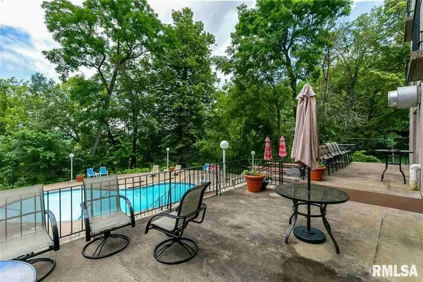 a view of a park with furniture