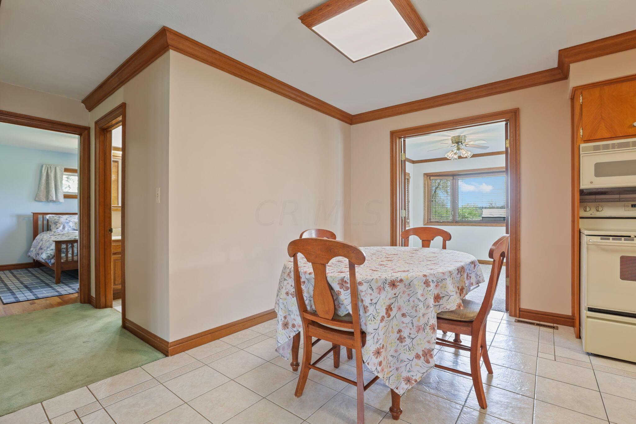 8200 Haenszel Road Grove City, OH 43123 - Photo 12 of 40 Dine In Kitchen