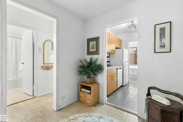 $475,000 | 55 East End Avenue, Unit 15J | Upper East Side