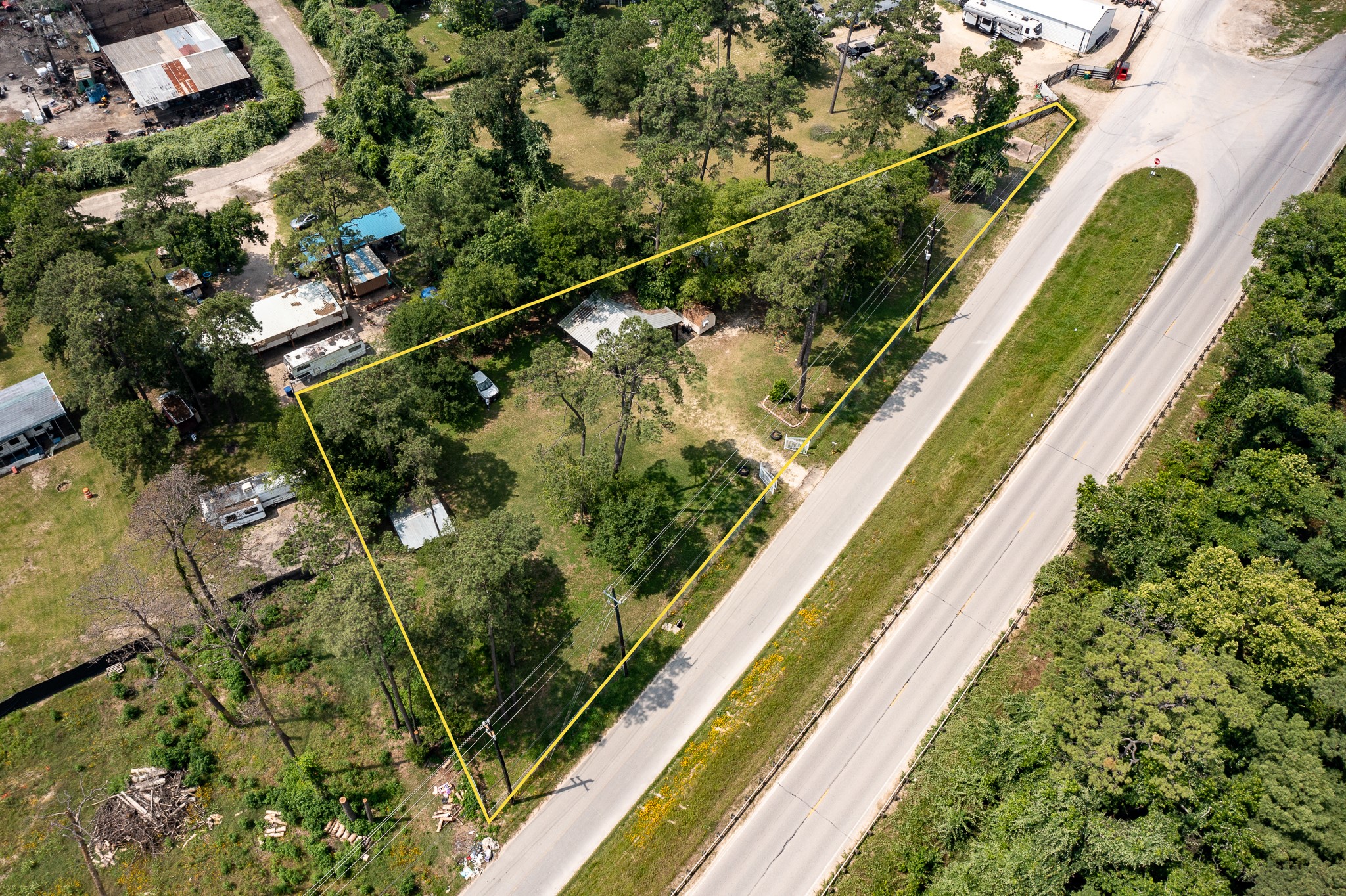 1421 Gulf Pump Road Crosby, TX 77532 - Photo 5 of 11 a view of a yard with plants