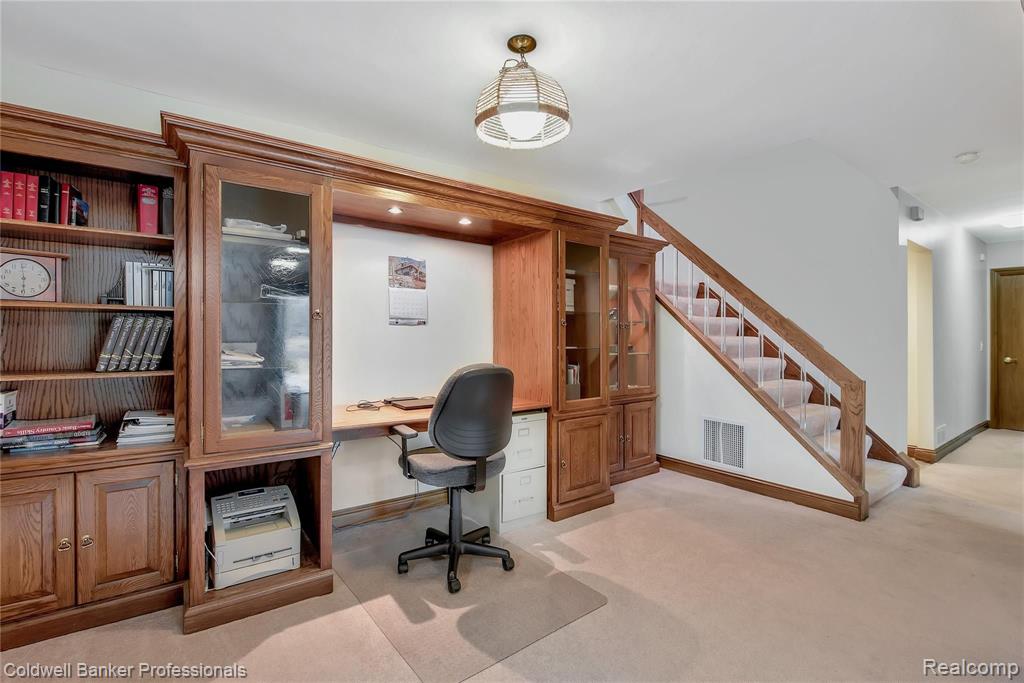 135 West Hickory Grove Road Bloomfield Hills, MI 48304 - Photo 34 of 42