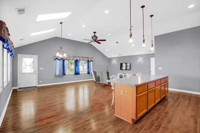 $329,900 | 4320 West 99th Place, Oak Lawn, IL 60453