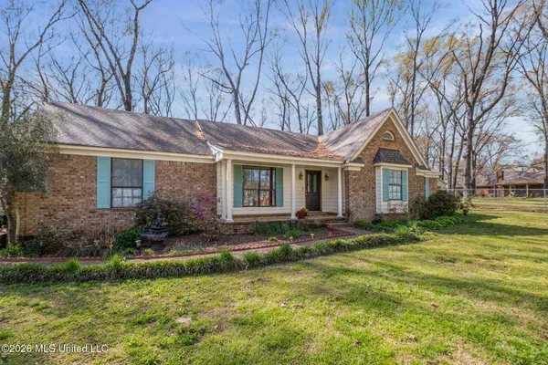 $349,000 | 5915 Roman Hill Drive, Olive Branch, MS 38654