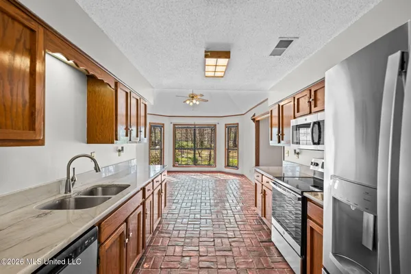 $349,000 | 5915 Roman Hill Drive, Olive Branch, MS 38654
