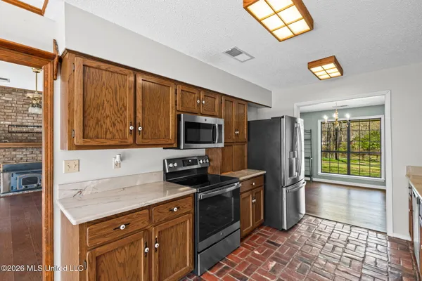 $349,000 | 5915 Roman Hill Drive, Olive Branch, MS 38654