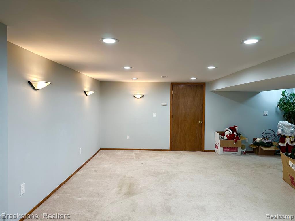 632 Tennyson Rochester Hills, MI 48307 - Photo 32 of 34