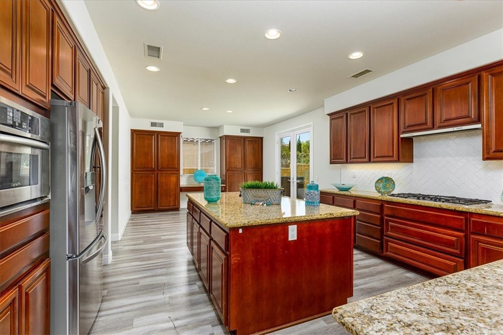 45513 Bison Court Temecula, CA 92592 - Photo 8 of 39