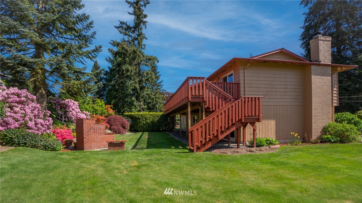 17508 Clover Road Bothell, WA 98012 - Photo 35 of 40