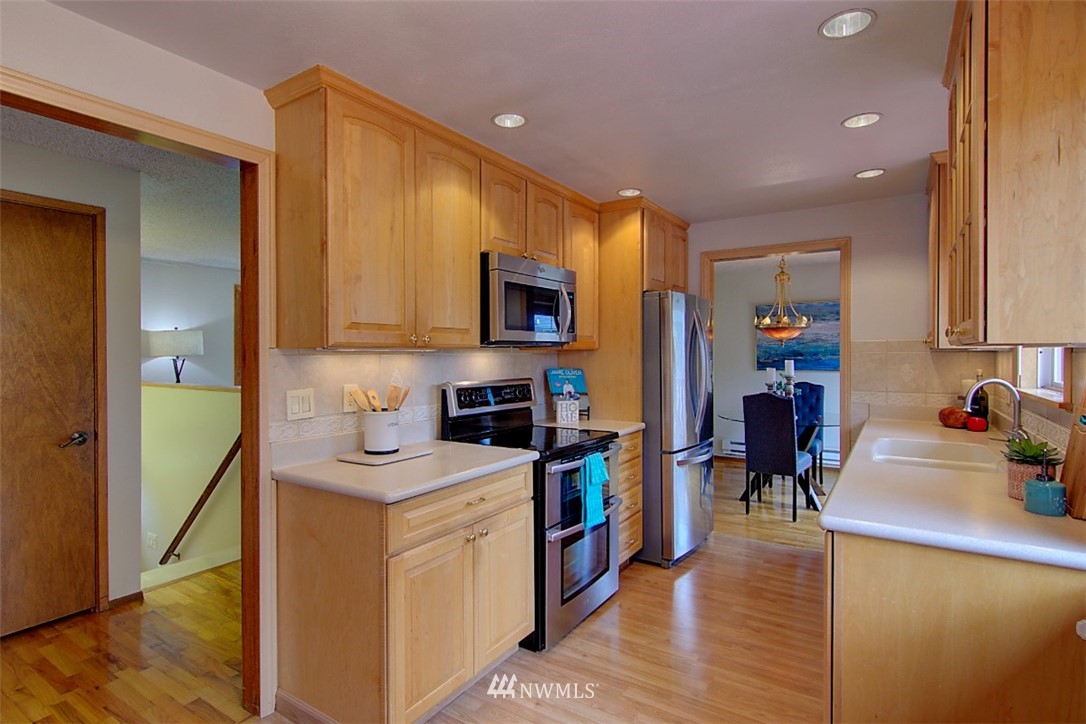 17508 Clover Road Bothell, WA 98012 - Photo 8 of 40
