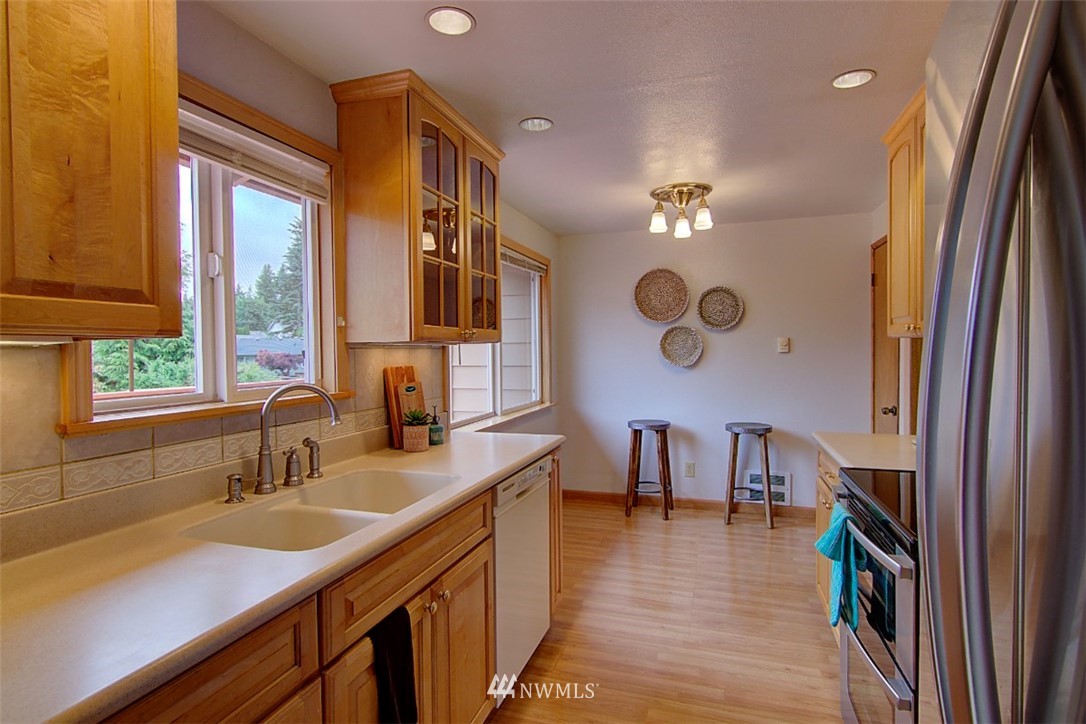 17508 Clover Road Bothell, WA 98012 - Photo 9 of 40