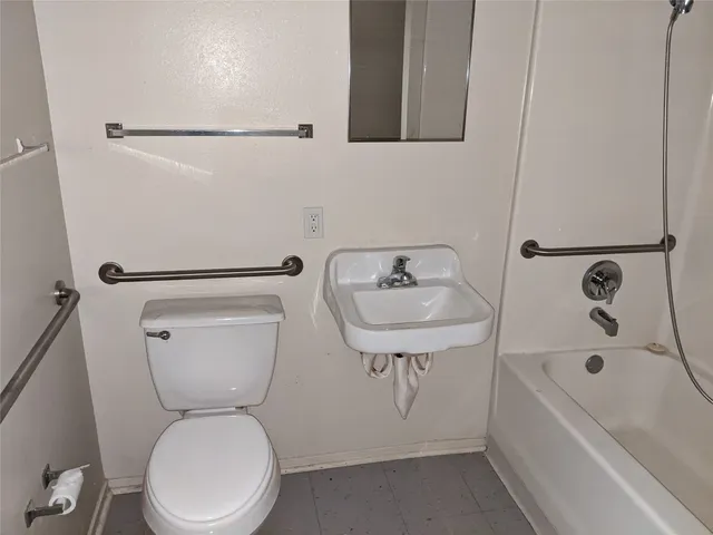 $615 | 591 East Hwy Street, Fredericksburg, TX 78624