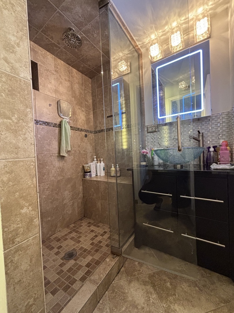 4704 Euclid Avenue, Unit 2D Rolling Meadows, IL 60008 - Photo 15 of 25