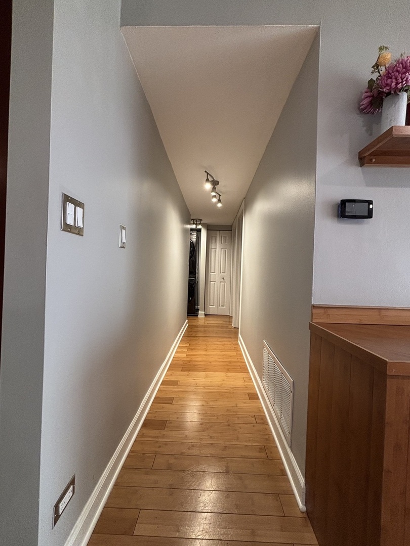 4704 Euclid Avenue, Unit 2D Rolling Meadows, IL 60008 - Photo 9 of 25