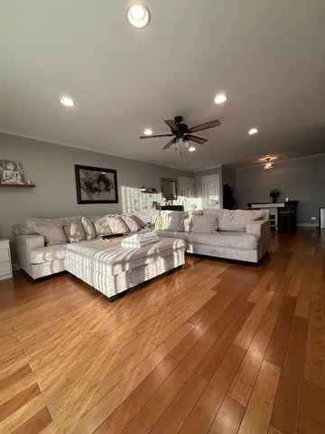 $247,900 | 4704 Euclid Avenue, Unit 2D, Rolling Meadows, IL 60008