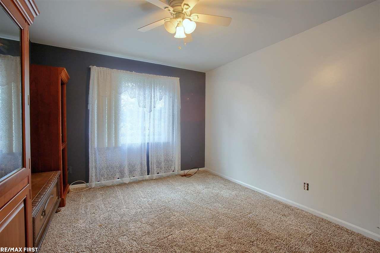 16726 Country Ridge Lane Macomb, MI 48044 - Photo 16 of 26 50062635-15.JPG