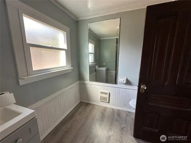 $2,350 | 827 West Cota Street, Shelton, WA 98584