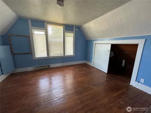 $2,350 | 827 West Cota Street, Shelton, WA 98584