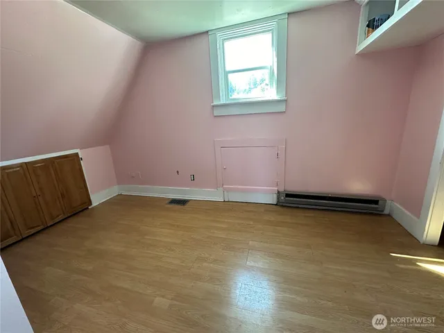 $2,350 | 827 West Cota Street, Shelton, WA 98584