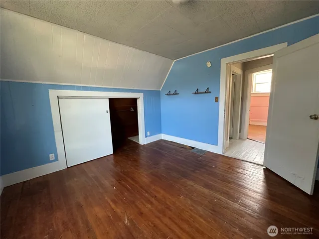 $2,350 | 827 West Cota Street, Shelton, WA 98584